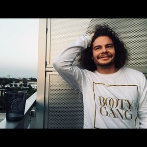 Meet your Posher, Zeus